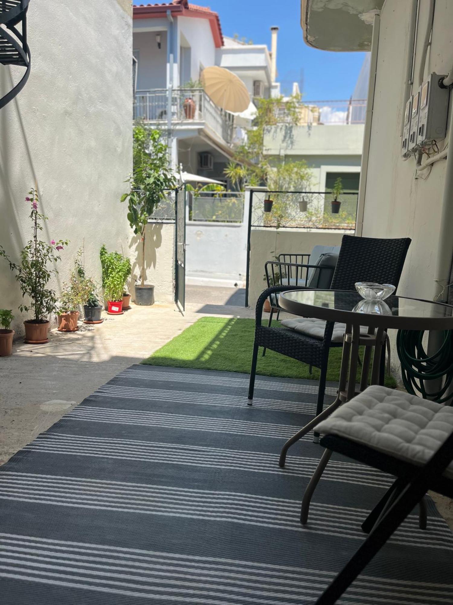 Noa - Designed Garden In The Center Apartment *